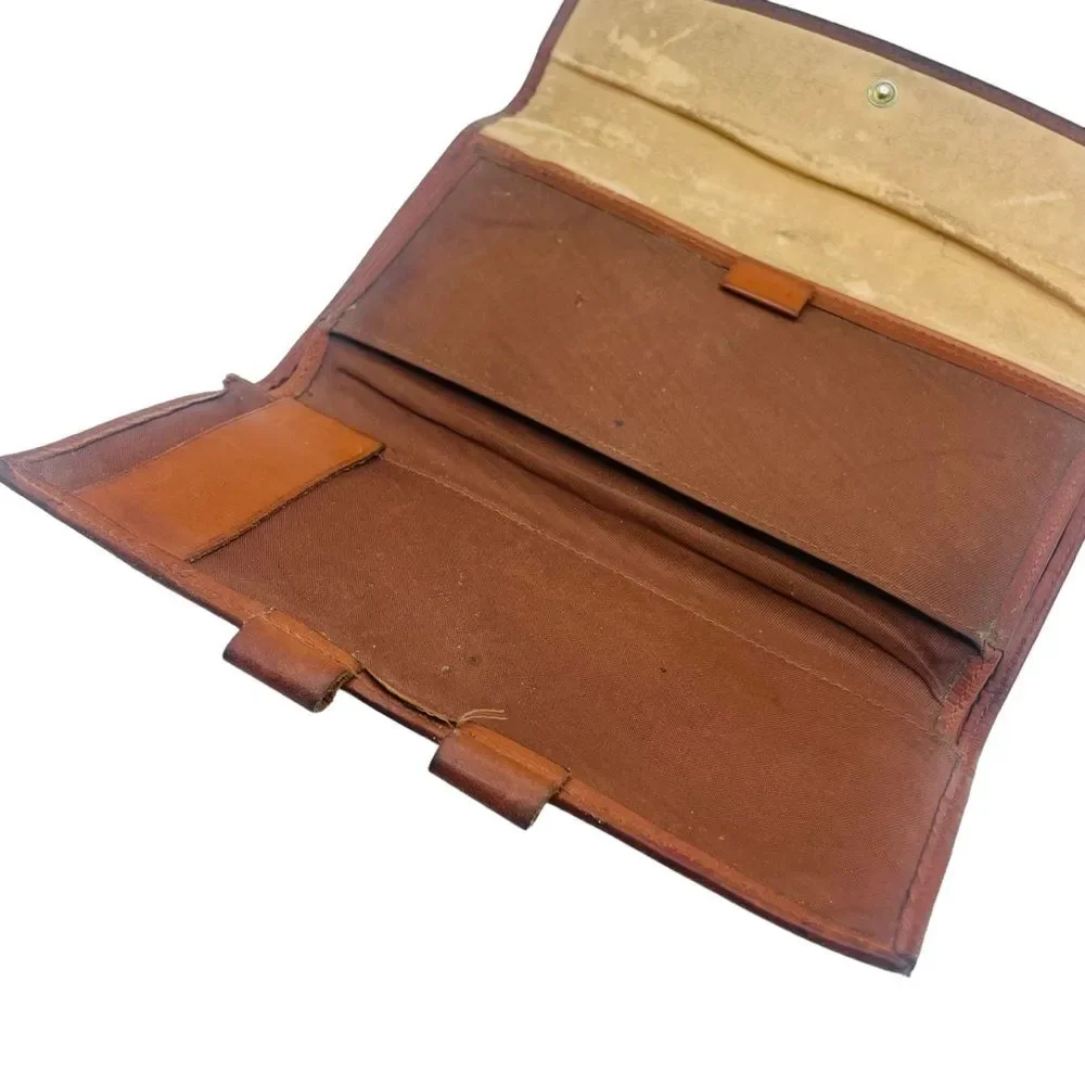 VINTAGE Dooney & Bourke Pebbled Ivory Leather With Tan Trim Classic Wallet Duck